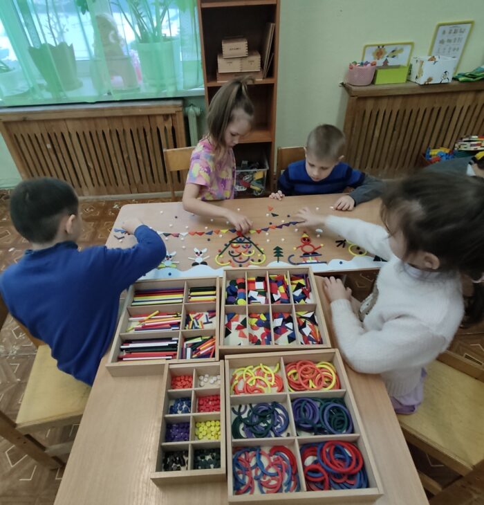 Конструирование из игрового пособия Дары Фрёбеля (5)