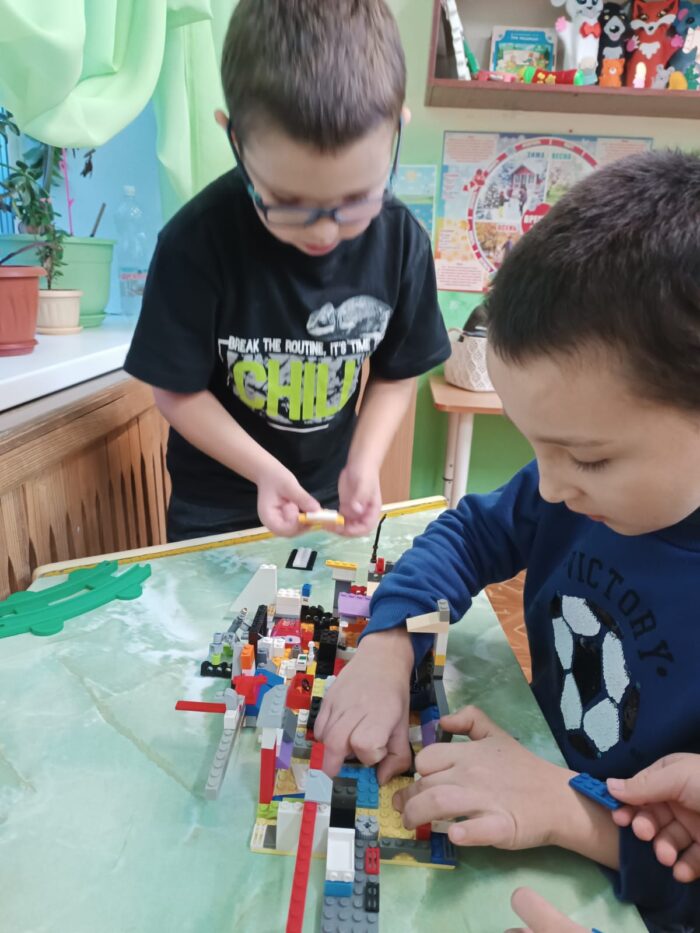 Конструирование из конструктора LEGO (6)