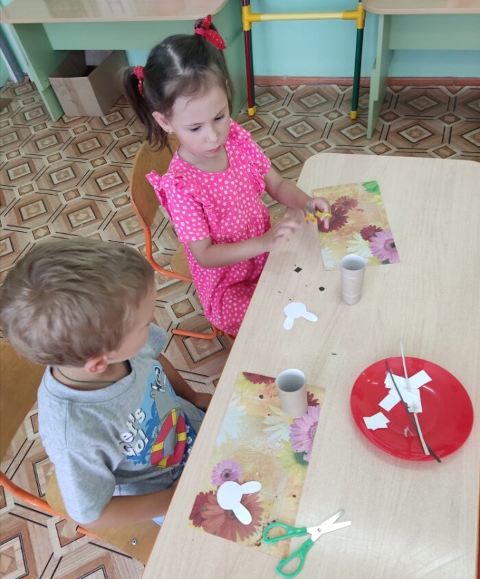 Конструирование из бумаги Зайка (1)