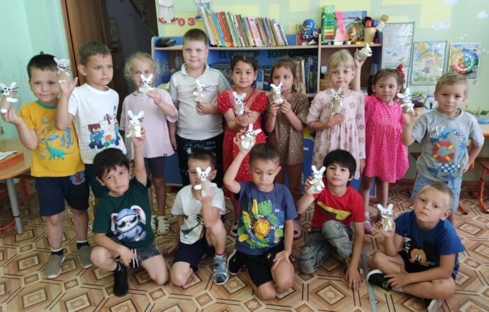Конструирование из бумаги Зайка (5)