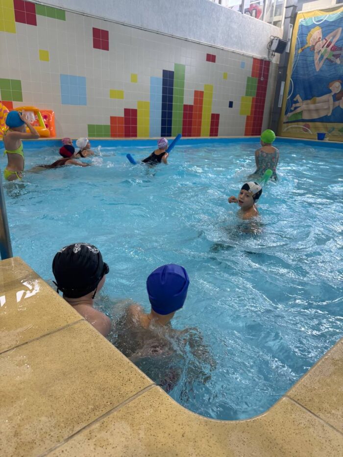 3 класс в бассейне (3)