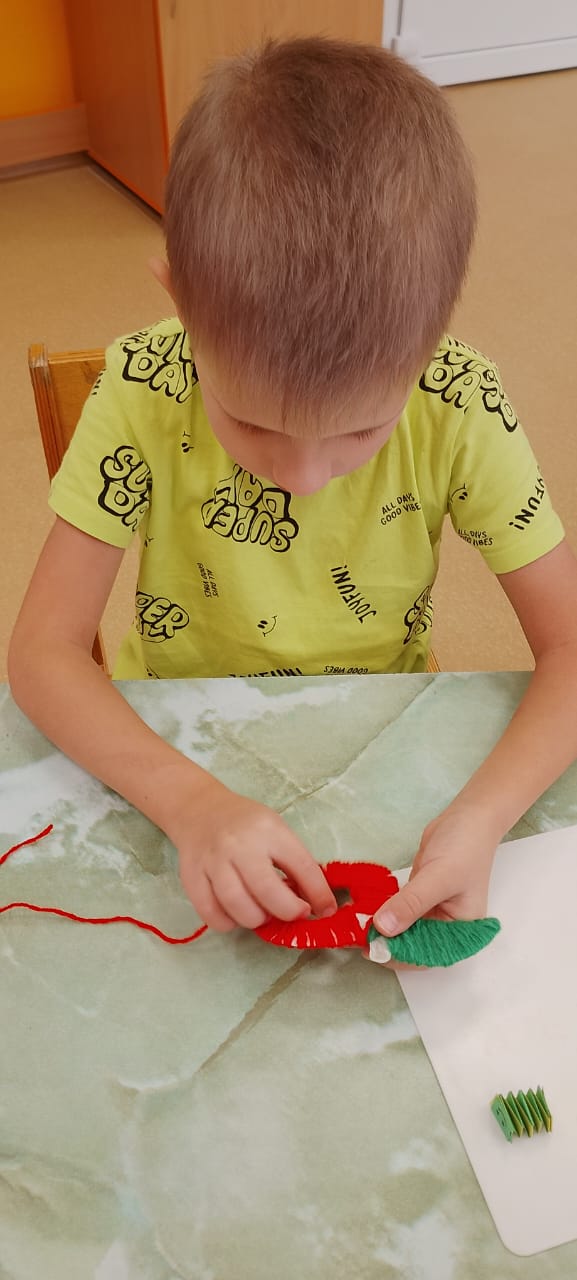 Конструирование «Гусеница в наливном яблочке» (5)