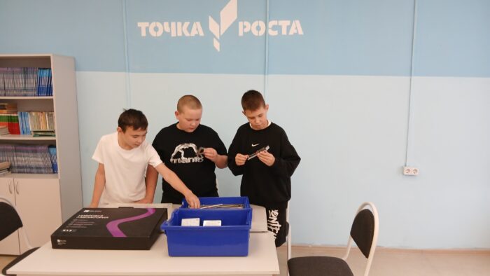 занятие в физической лаборатории центра Точка роста (2)