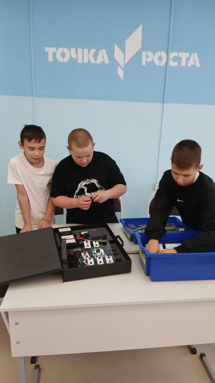 занятие в физической лаборатории центра Точка роста (3)