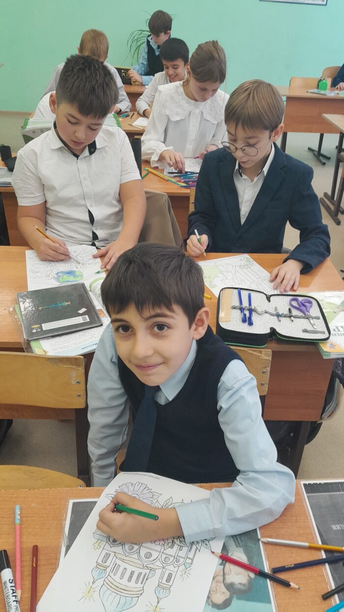 участие в школьном этапе окружного конкурса рисунков «Красота божьего мира». (3)