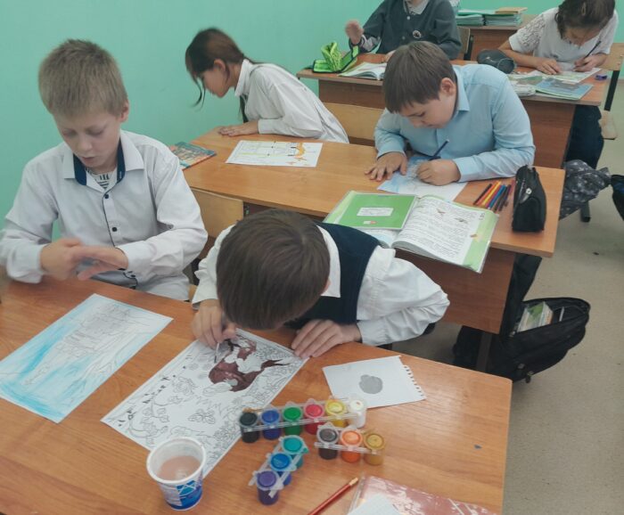 участие в школьном этапе окружного конкурса рисунков «Красота божьего мира». (4)