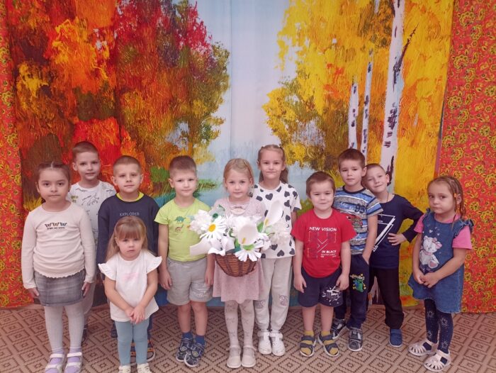 акция белый цветок