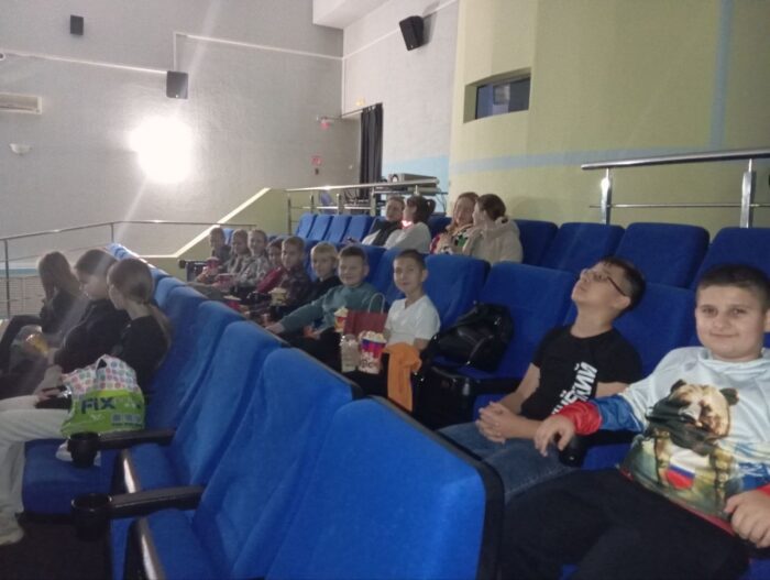 Посещение кинотеатра "Мир"