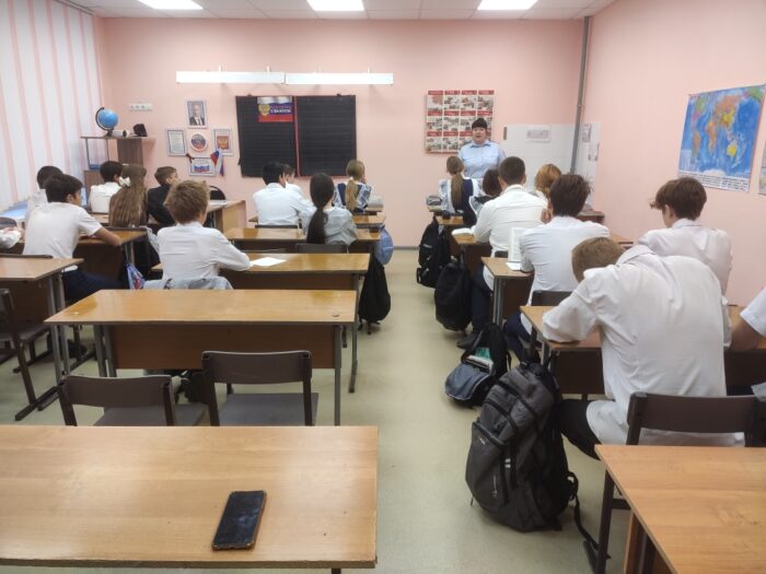 Встречи инспектора по делам несовершеннолетних с обучающимися 8 и 7 классов (4)