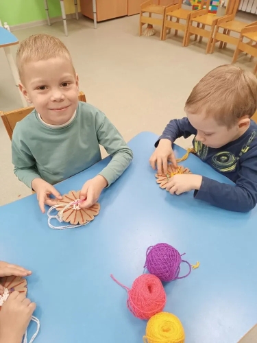 Плетение коврика из ниток занятие (3)