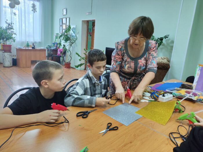 6 класс в штабе серебряных волонтеров (1)