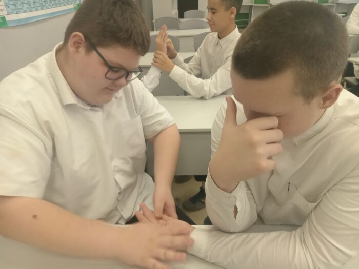 Игровая программа «Согреем сердце добротой», посвященная Дню инвалидов (8)