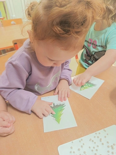 Лепка «Ёлочки в снегу» (3)