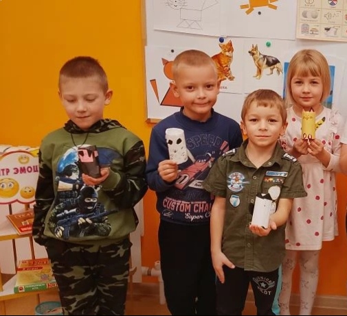 занятие Конструирование «Кошка и собака» (из втулок) (2)