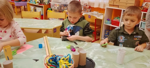 занятие Конструирование «Кошка и собака» (из втулок) (4)