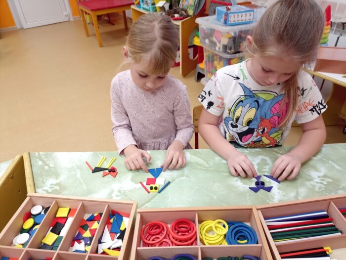 занятие Конструирование с помощью игрового пособия «Дары Фрёбеля» (Кошка и собака) (2)