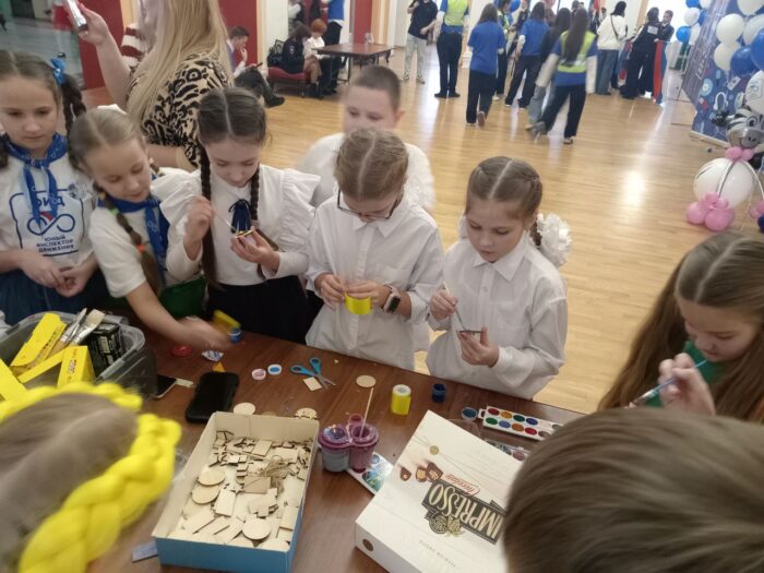 ученики на областном конкурсе агитбригад (2)