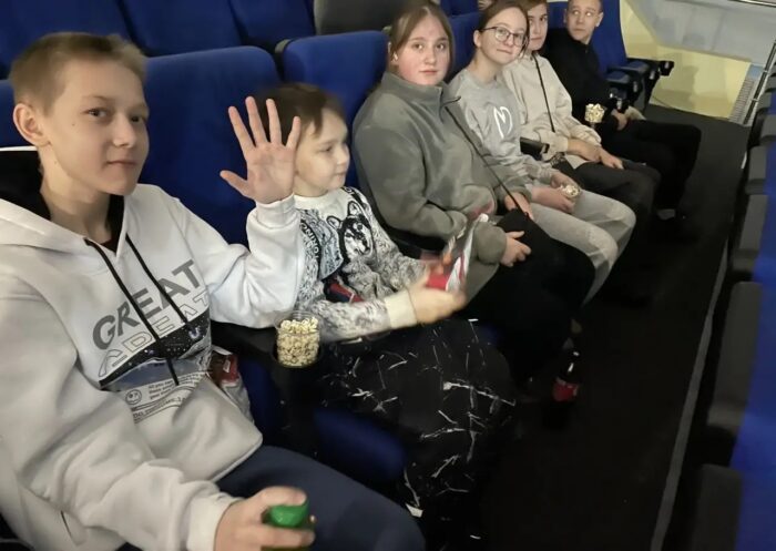 7 класс в кино и на прогулке (9)