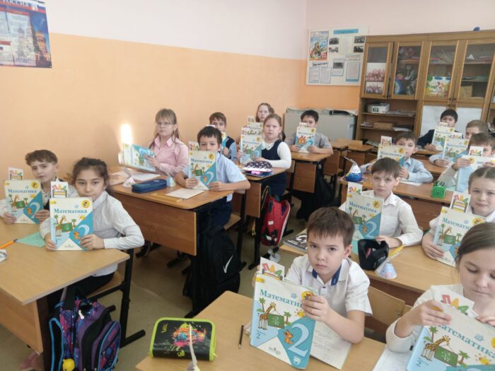 БезопаснаяЗима учащиеся начальной школы повторили правила дорожного движения (10)