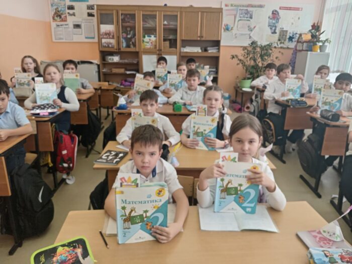 БезопаснаяЗима учащиеся начальной школы повторили правила дорожного движения (8)