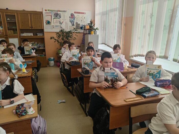 БезопаснаяЗима учащиеся начальной школы повторили правила дорожного движения (9)