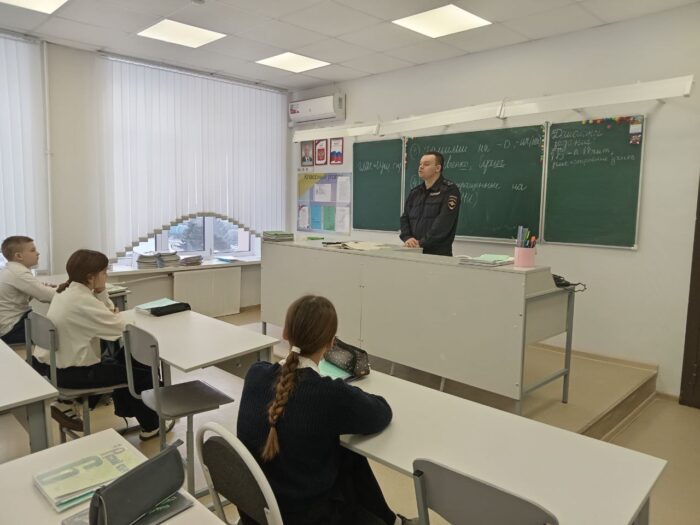 Встреча с инспектором по делам несовершеннолетних линейного пункта полиции (2)