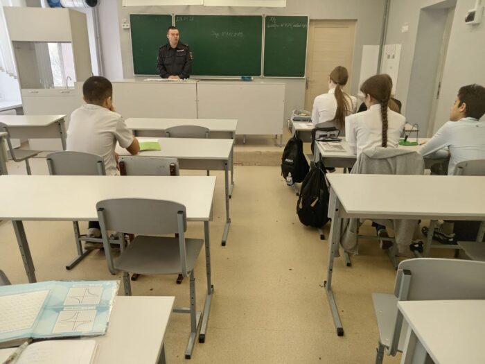 Встреча с инспектором по делам несовершеннолетних линейного пункта полиции (3)