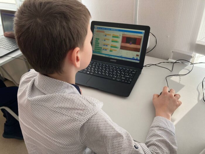 Программирование в среде Scratch (4)