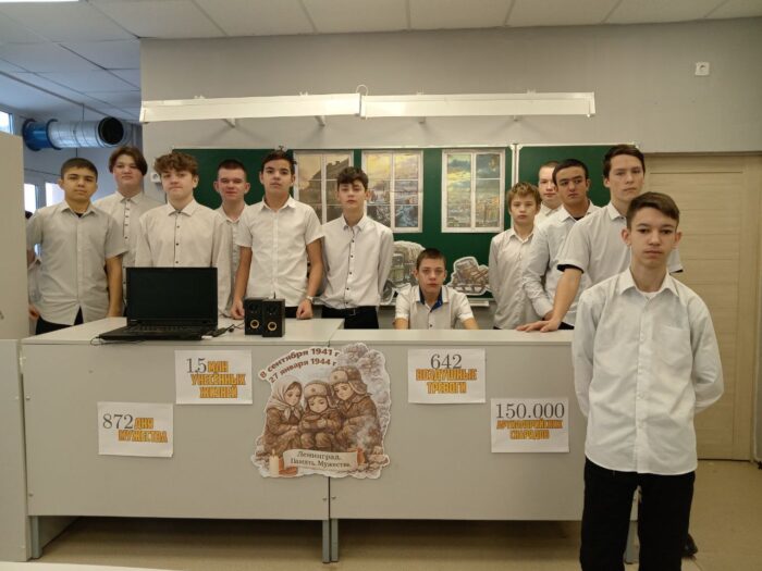 Просмотр фильма о кошках, спасающих жизни людей блокадного Ленинграда (4)