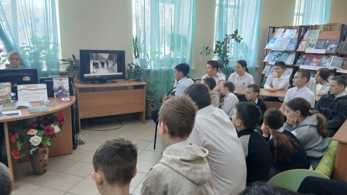 Участие 6 класса в акции «Читаем о блокаде» (3)