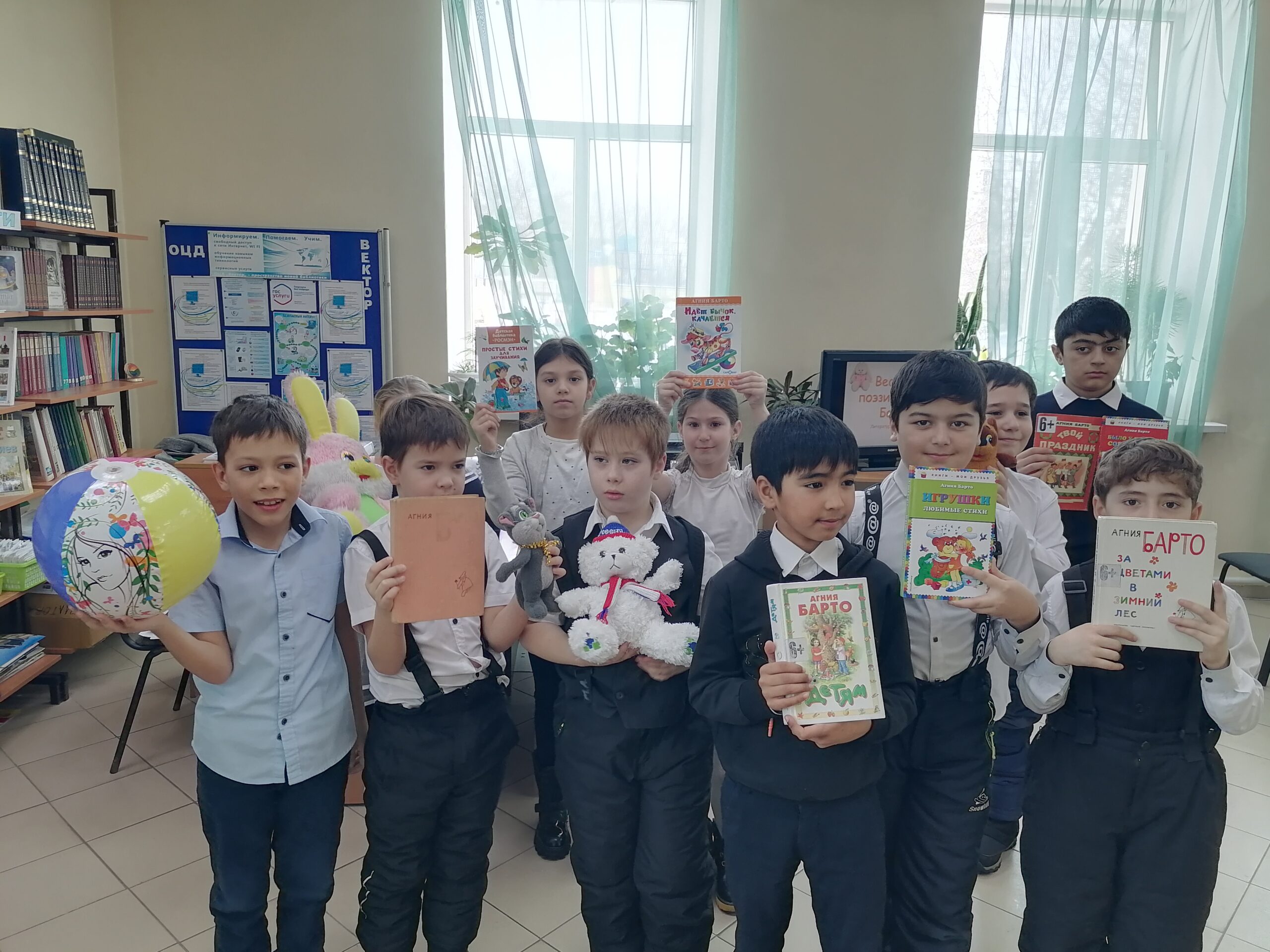 2 класс в библиотеке (7)