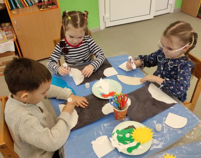 Аппликация с элементами рисования «Полёт в космос» (2)