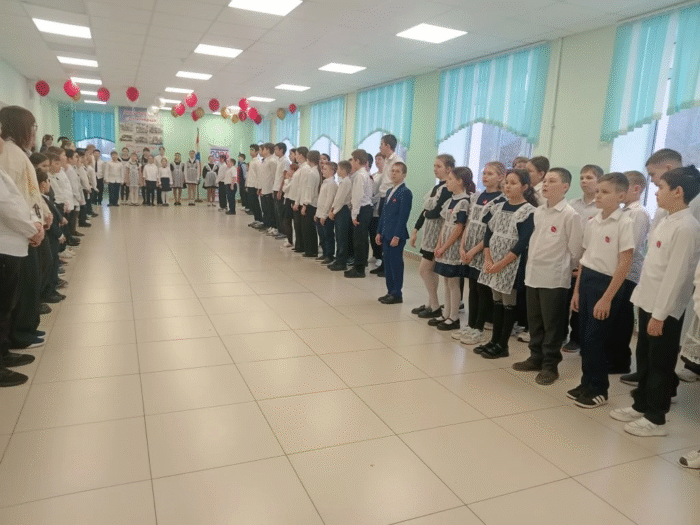 Традиционная еженедельная линейка и Разговоры о важном (2)