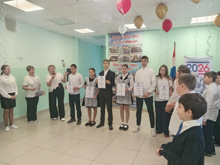 Традиционная еженедельная линейка и Разговоры о важном (3)