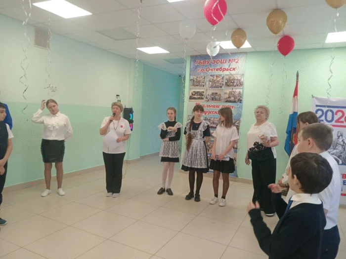 Традиционная еженедельная линейка и Разговоры о важном (4)