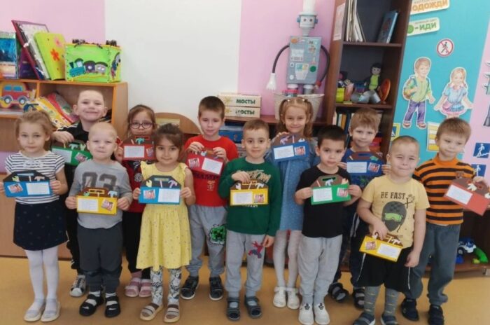 создание аппликации Открытка для папы (1)