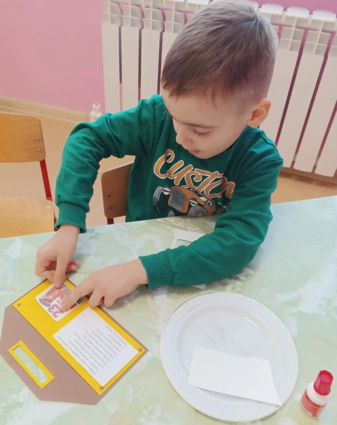 создание аппликации Открытка для папы (5)