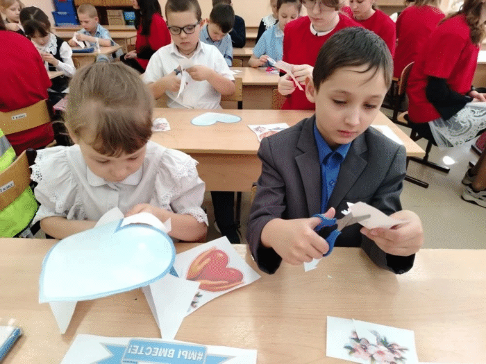 Поделка ко Дню Воссоединения Крыма с Россией в 1 классе (10)