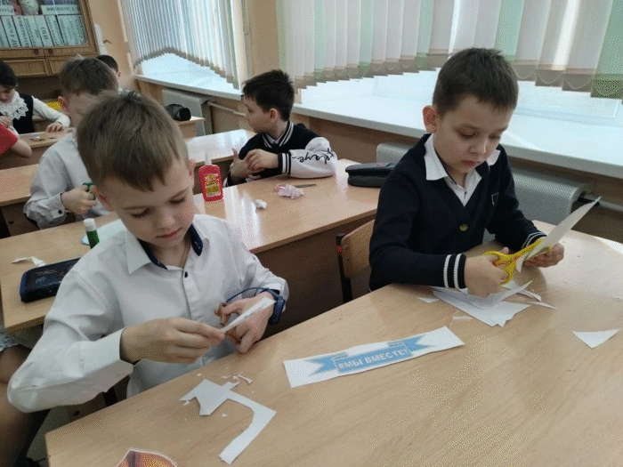 Поделка ко Дню Воссоединения Крыма с Россией в 1 классе (11)