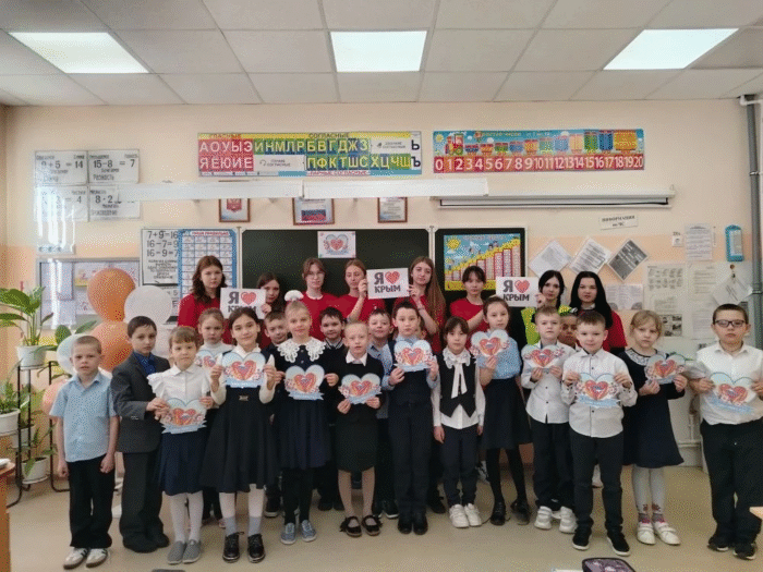 Поделка ко Дню Воссоединения Крыма с Россией в 1 классе (12)