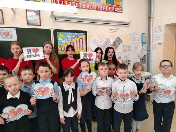 Поделка ко Дню Воссоединения Крыма с Россией в 1 классе (13)