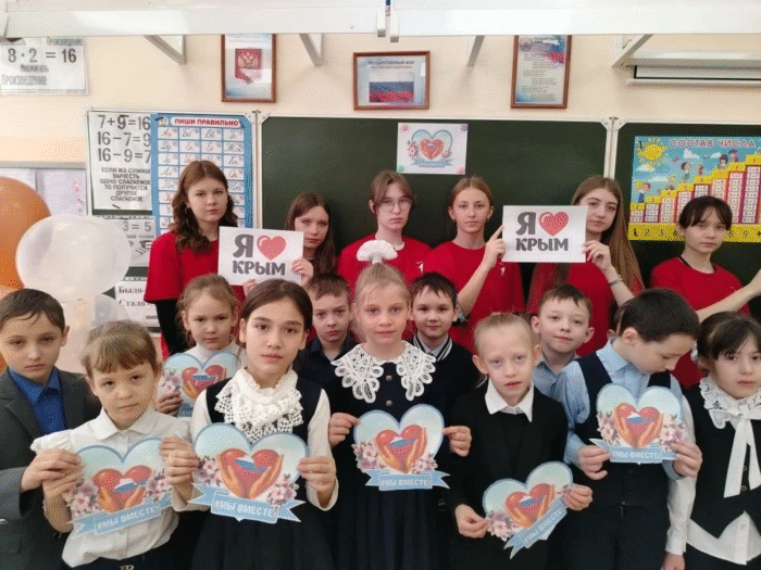 Поделка ко Дню Воссоединения Крыма с Россией в 1 классе (14)