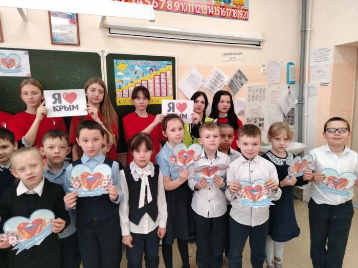 Поделка ко Дню Воссоединения Крыма с Россией в 1 классе (15)