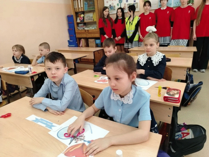 Поделка ко Дню Воссоединения Крыма с Россией в 1 классе (2)