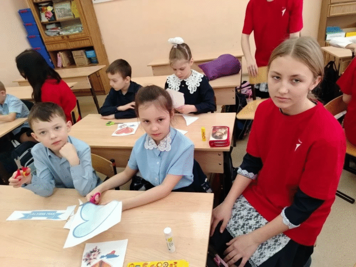 Поделка ко Дню Воссоединения Крыма с Россией в 1 классе (3)