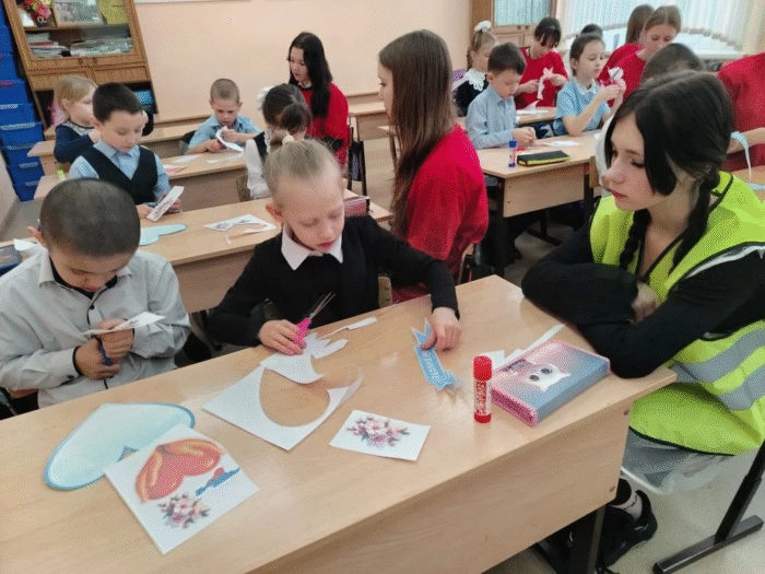 Поделка ко Дню Воссоединения Крыма с Россией в 1 классе (4)