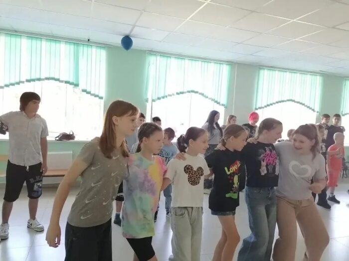 Танцевальная зарядка Танцы дружбы и добра (2)